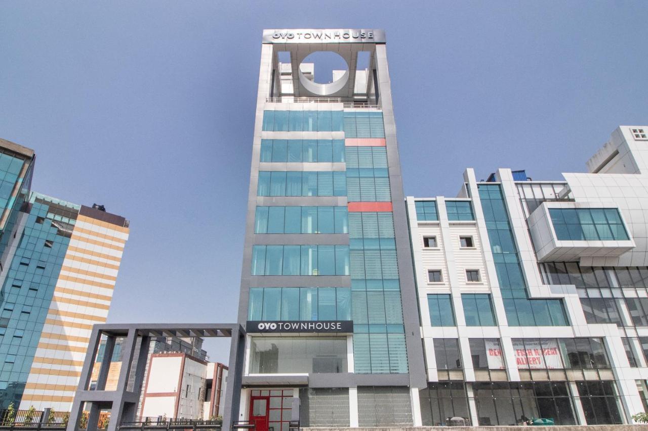 Oyo Townhouse 120 The Axis Hotel 3*