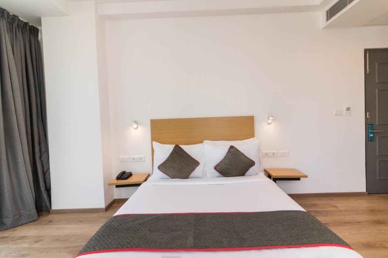 Oyo Townhouse 120 The Axis Hotel