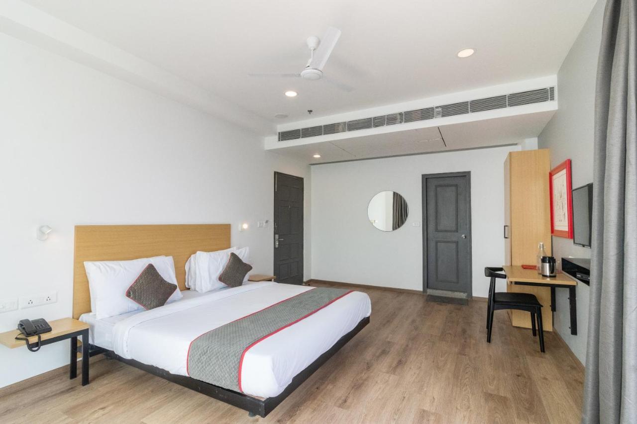 Oyo Townhouse 120 The Axis Hotel 3*